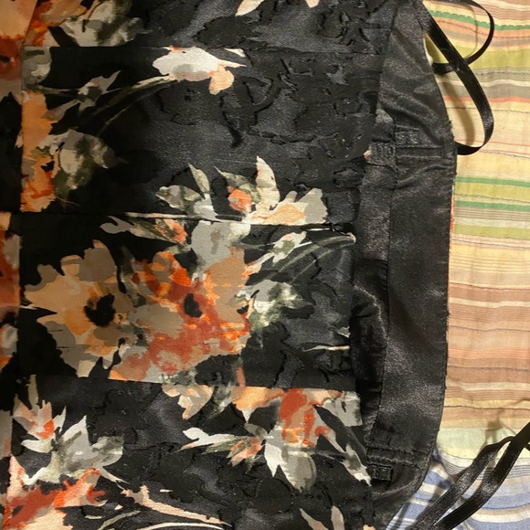 Black dress with flowers for event - size small - beautiful - Picture 7 of 7